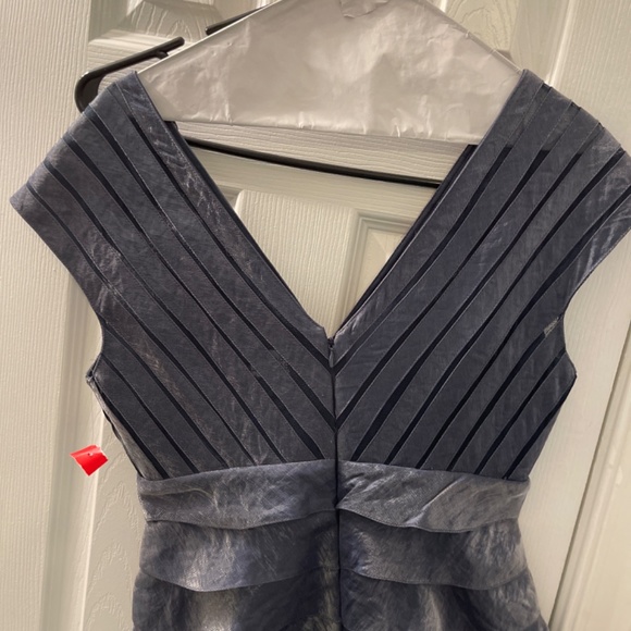 Dress - Picture 4 of 8